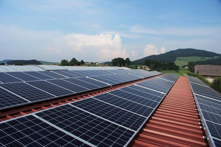 Instalación paneles solares residenciales equilibrio sustentable - imagen ilustrativa LONGi Hi-MO 6 450W