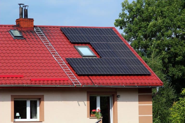 Instalación paneles solares residenciales alta eficiencia tecnología i-TOPCon - imagen ilustrativa Jinko Tiger Pro 540W
