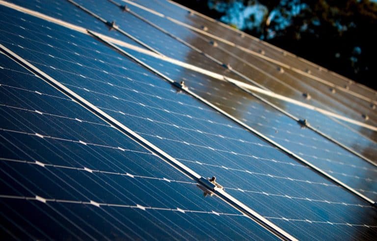 Ranking paneles solares más reciclables 2025 First Solar SunPower Trina Solar programas reciclaje facilidades fin vida útil - imagen ilustrativa